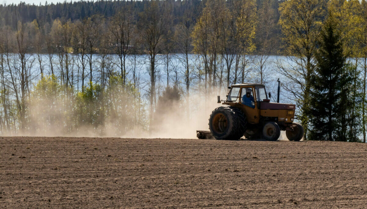Tractor plowing fields in Hämeenkyrö, Finland (May 2020)
