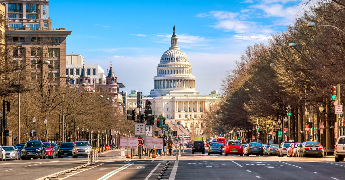 Illegal Immigrants in D.C. Deliver Food on Unregistered Motorbikes